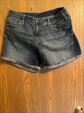 Women’s Silver Jeans Low-Rise Rolled Hem Denim Shorts - Blue